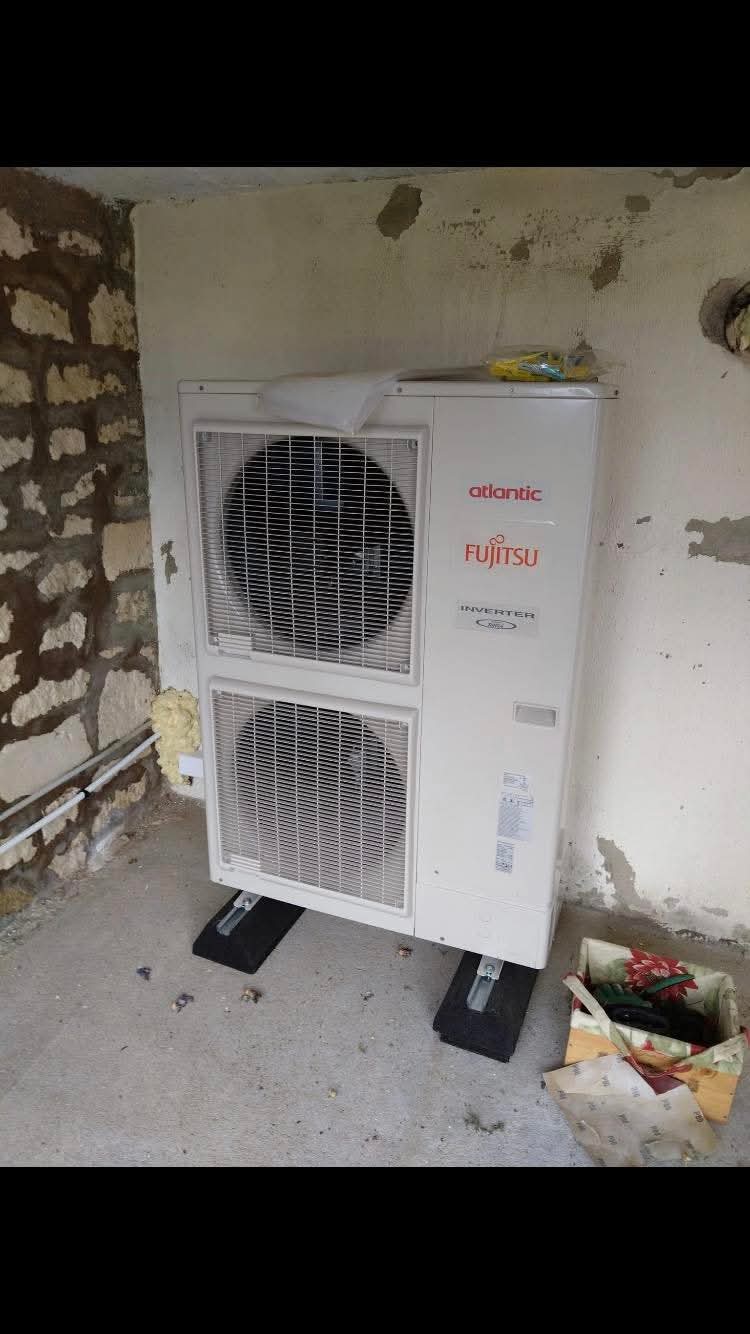 Pompe à chaleur Atlantic Fujitsu unité extérieure installée